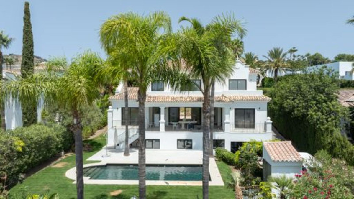 6 Bed Townhouse for sale in El Paraiso Costa Del Sol, Málaga, Spain