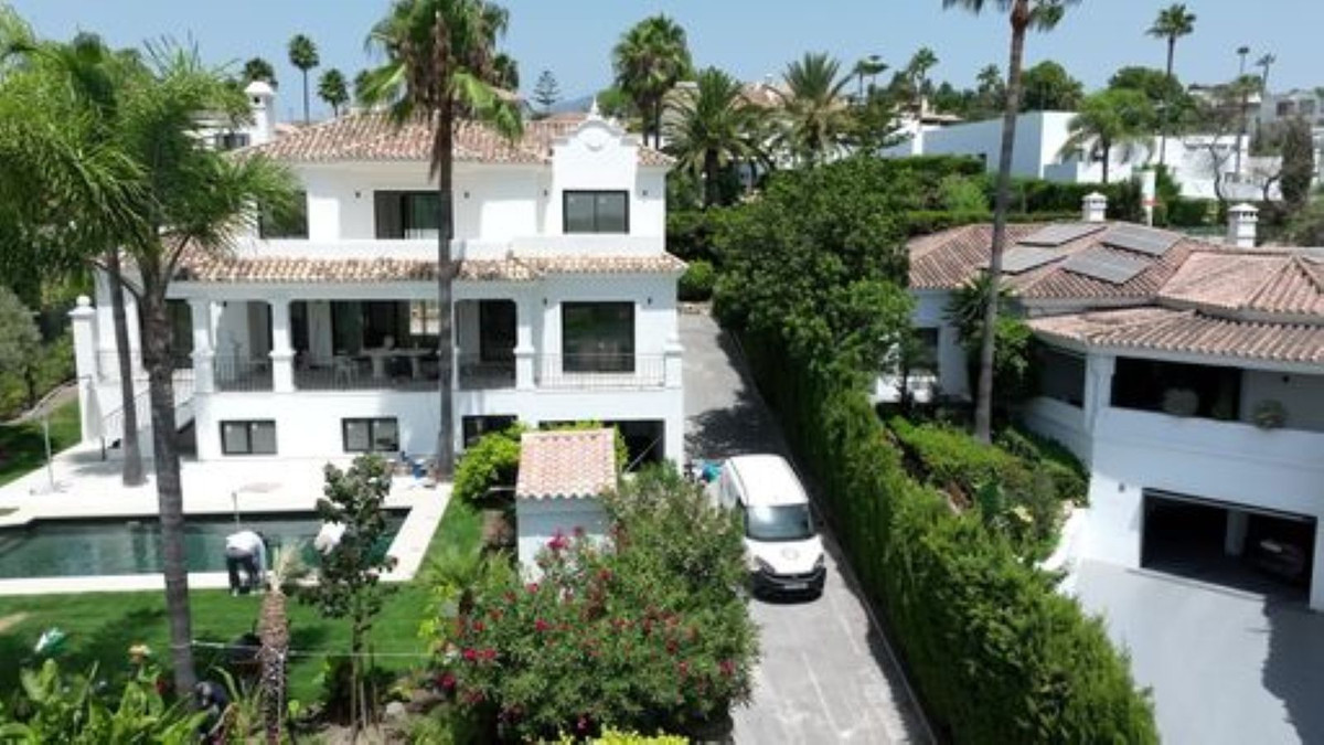 6 Bed Townhouse for sale in El Paraiso Costa Del Sol, Málaga, Spain
