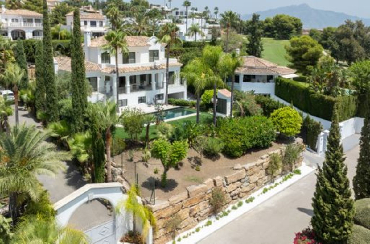 6 Bed Townhouse for sale in El Paraiso Costa Del Sol, Málaga, Spain