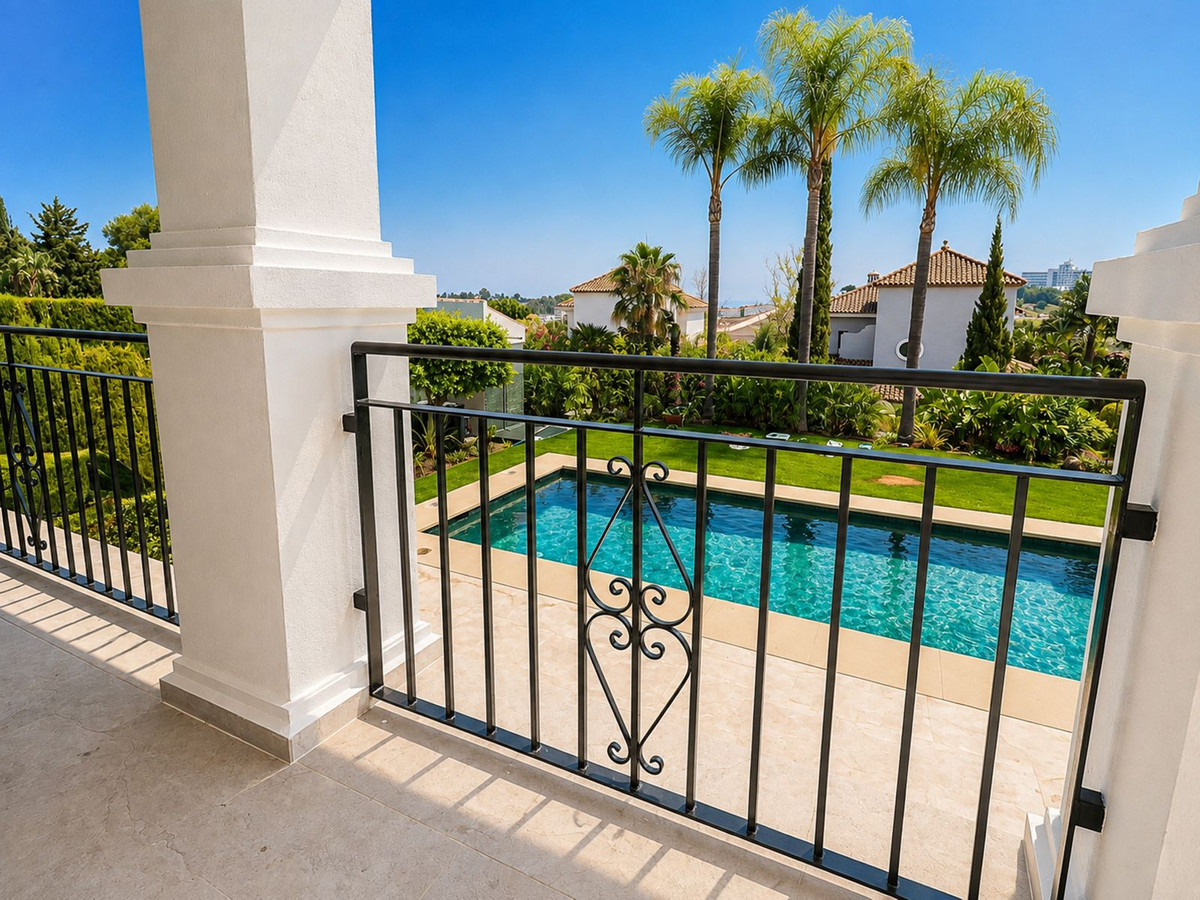6 Bed Townhouse for sale in El Paraiso Costa Del Sol, Málaga, Spain