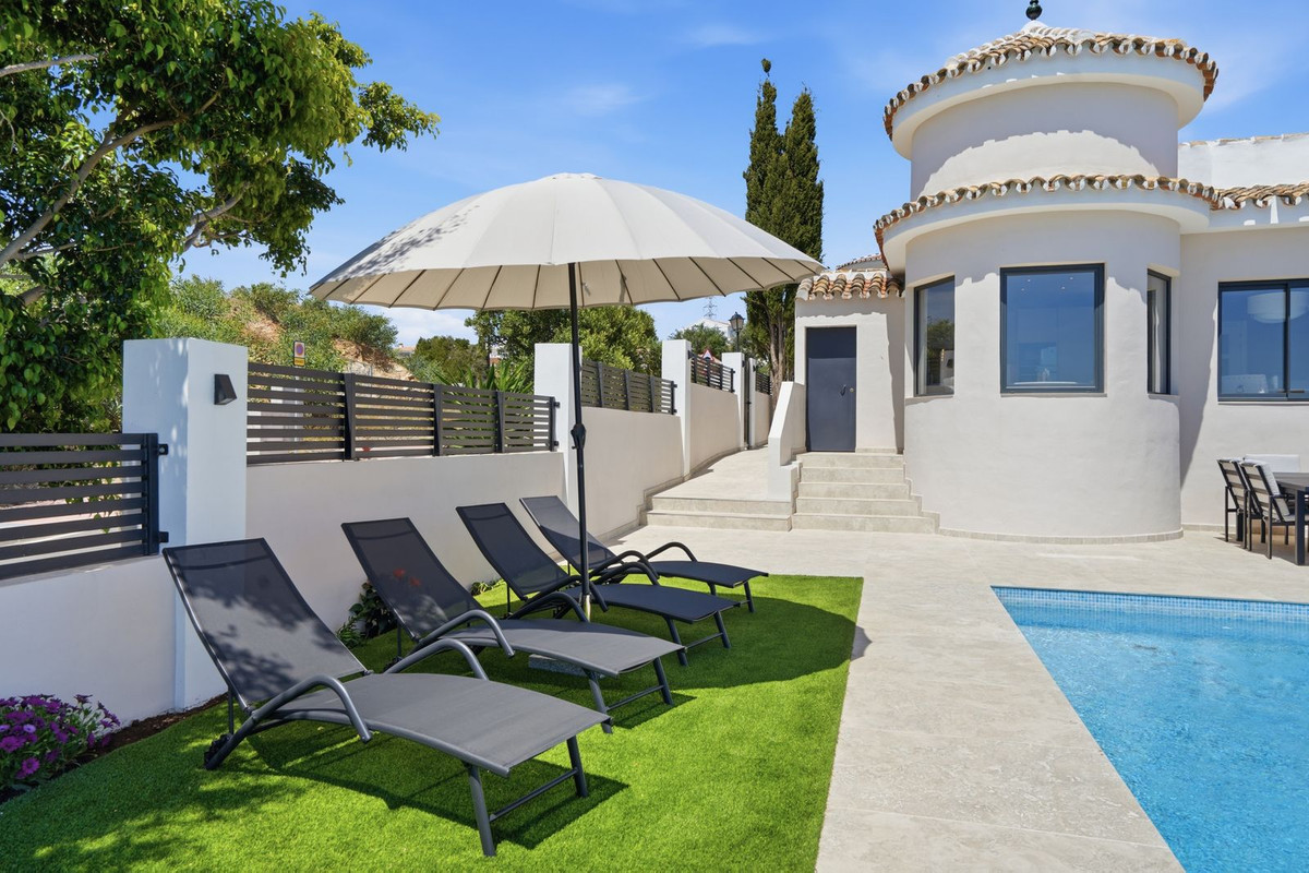 4 Bed Townhouse for sale in El Chaparral Costa Del Sol, Málaga, Spain