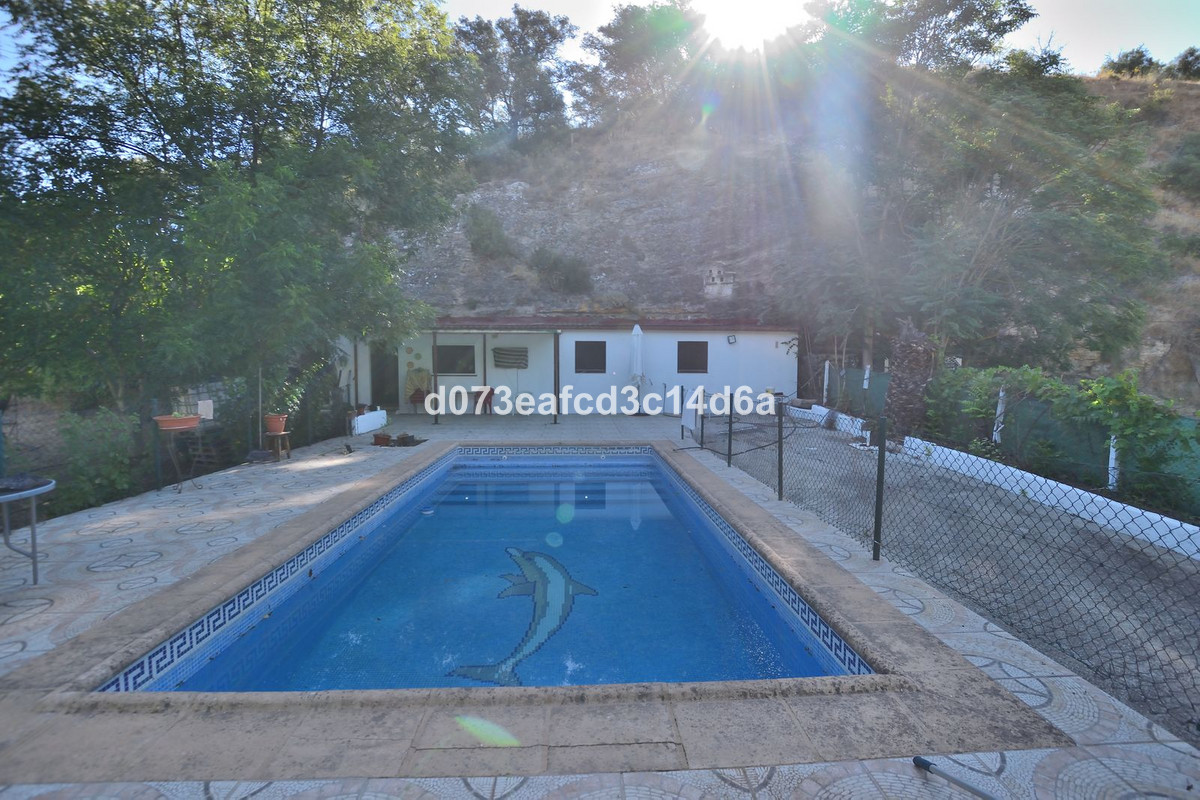 2 Bed Commercial unit for sale in Arriate Costa Del Sol, Málaga, Spain
