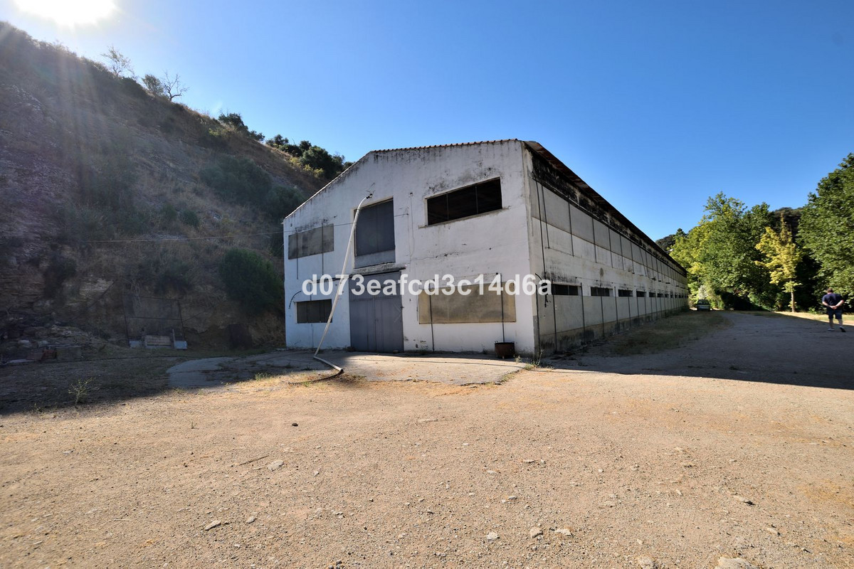 2 Bed Commercial unit for sale in Arriate Costa Del Sol, Málaga, Spain