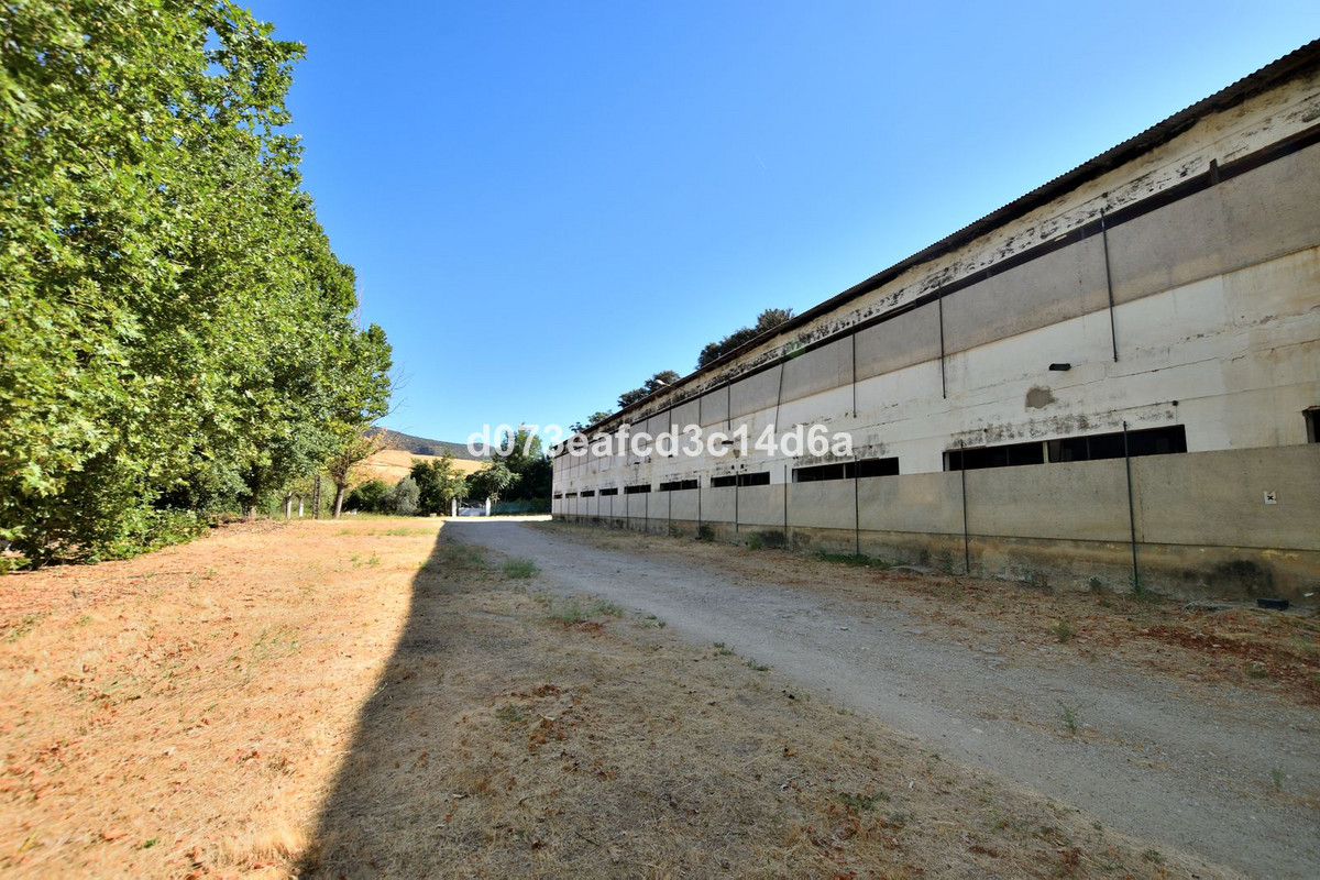 2 Bed Commercial unit for sale in Arriate Costa Del Sol, Málaga, Spain