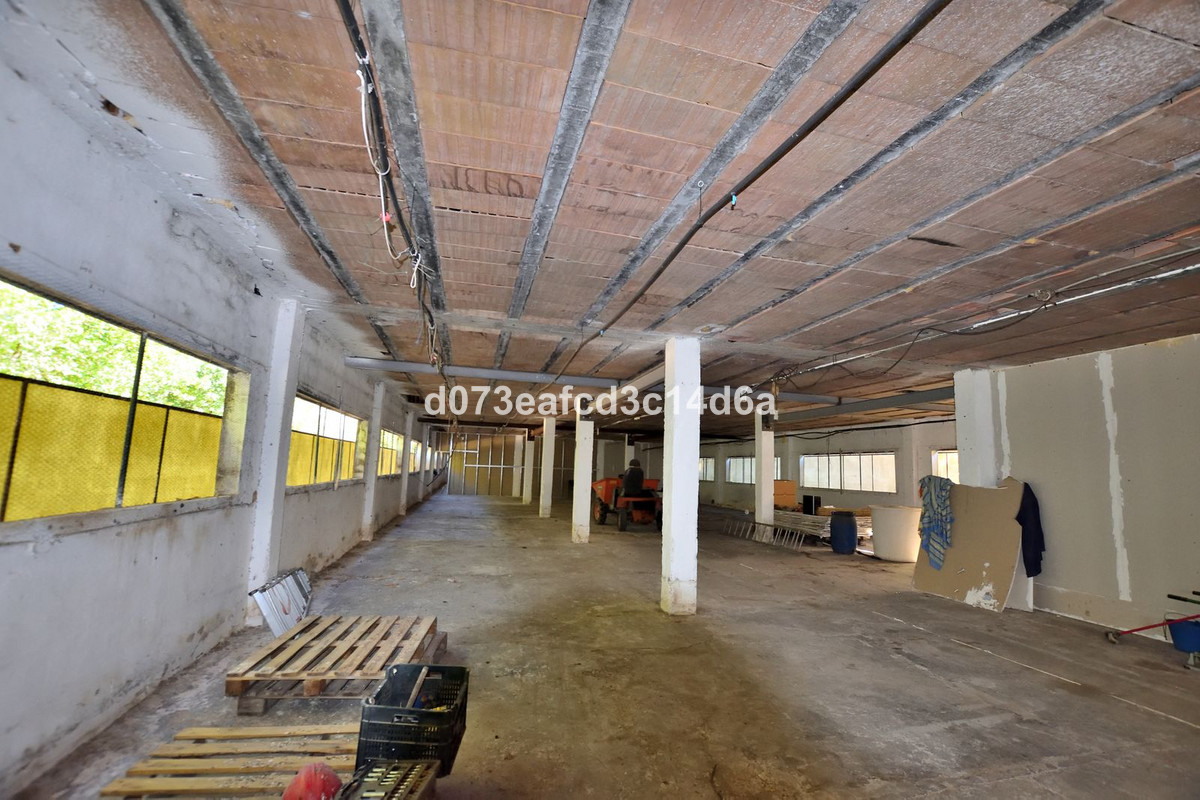 2 Bed Commercial unit for sale in Arriate Costa Del Sol, Málaga, Spain