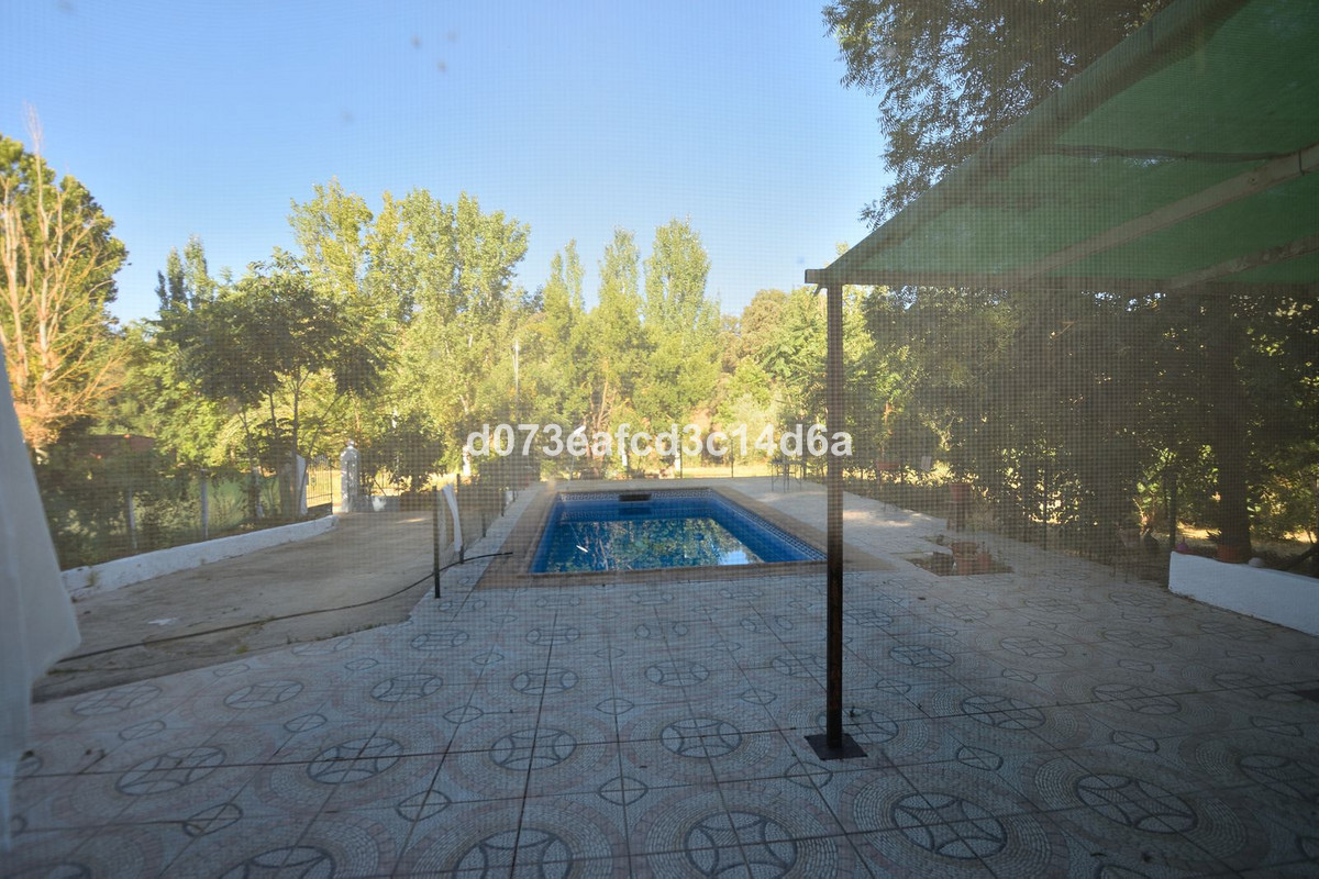 2 Bed Commercial unit for sale in Arriate Costa Del Sol, Málaga, Spain