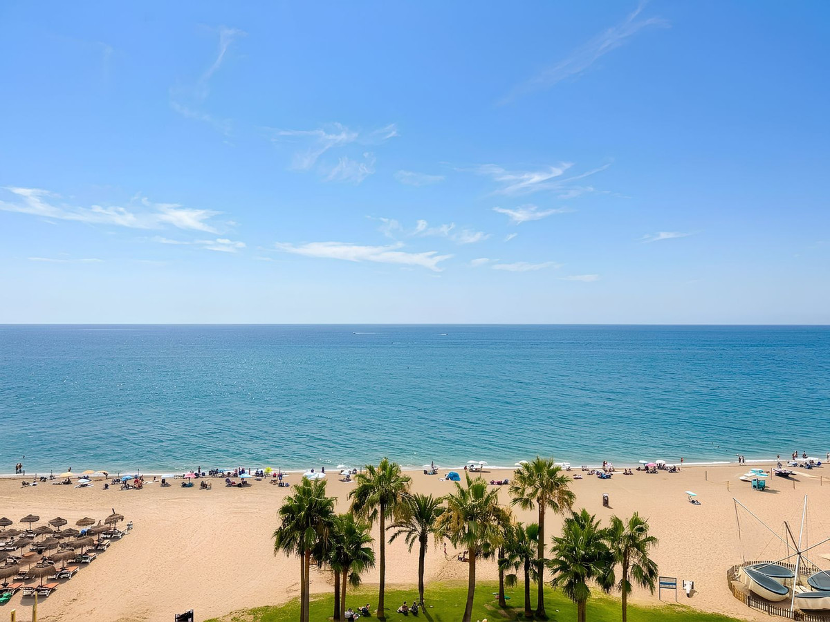 3 Bed Apartment for sale in Fuengirola Costa Del Sol, Málaga, Spain