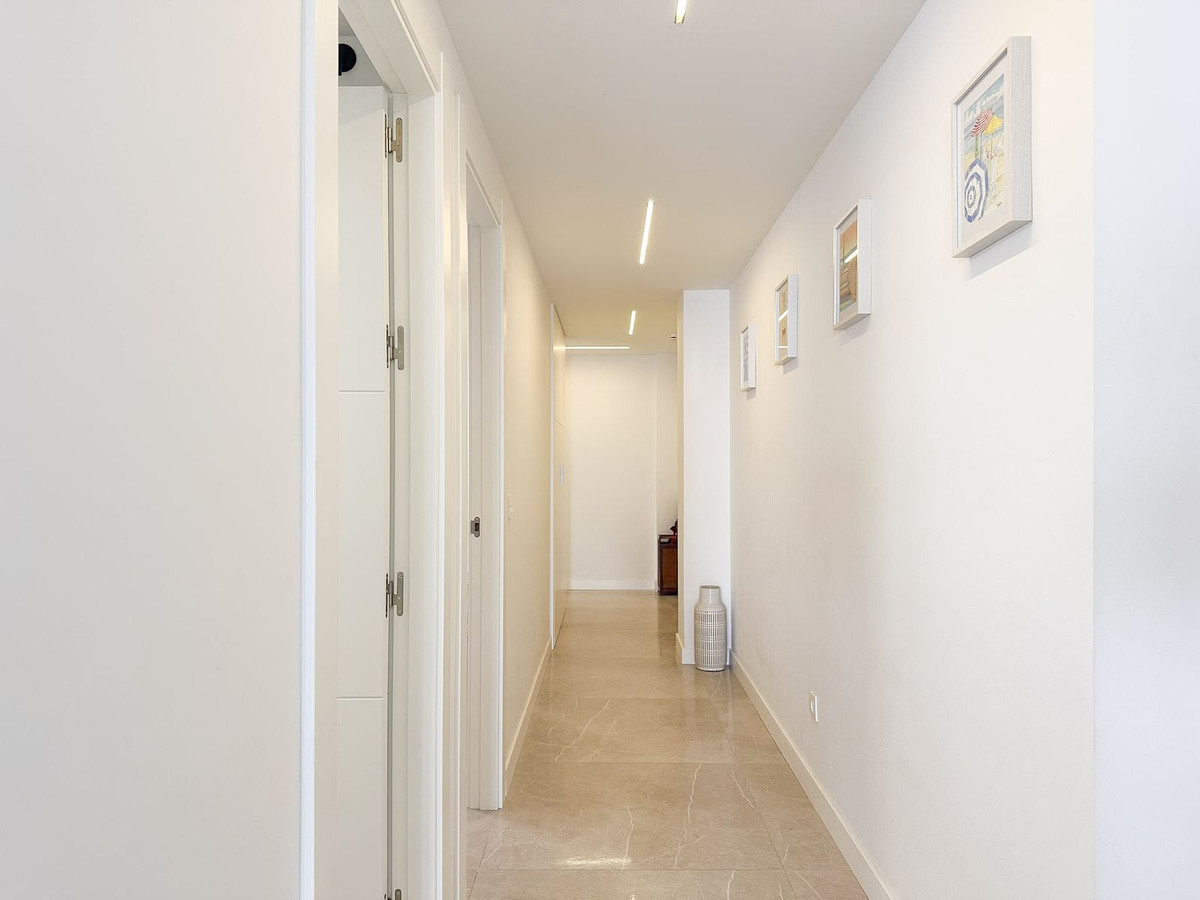 3 Bed Apartment for sale in Fuengirola Costa Del Sol, Málaga, Spain
