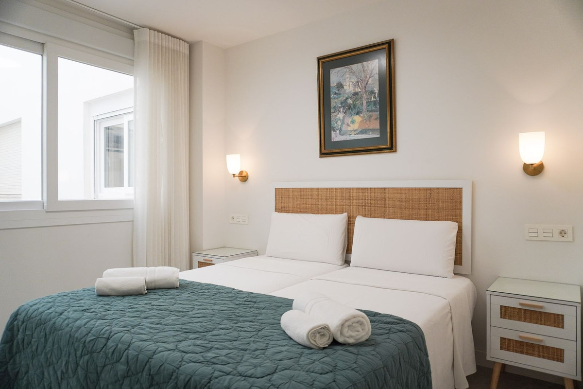 3 Bed Apartment for sale in Fuengirola Costa Del Sol, Málaga, Spain