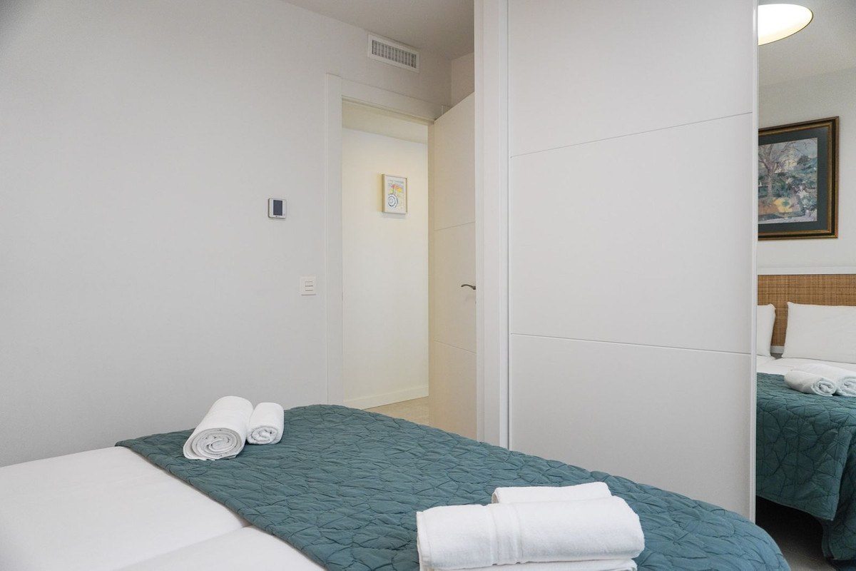 3 Bed Apartment for sale in Fuengirola Costa Del Sol, Málaga, Spain