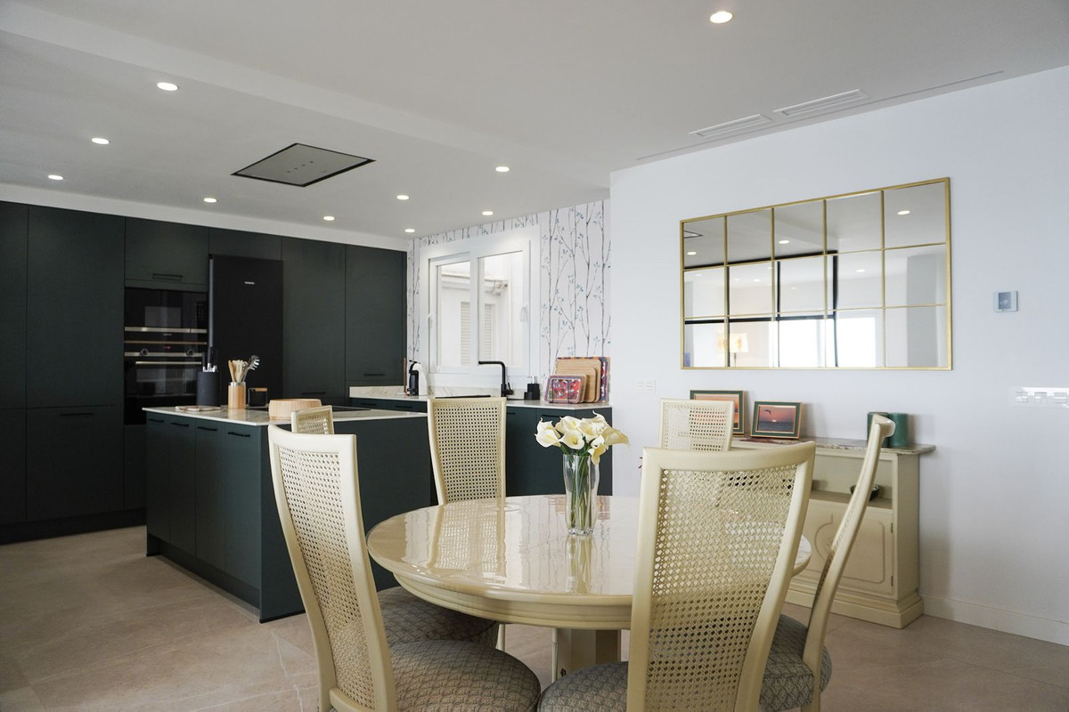 3 Bed Apartment for sale in Fuengirola Costa Del Sol, Málaga, Spain