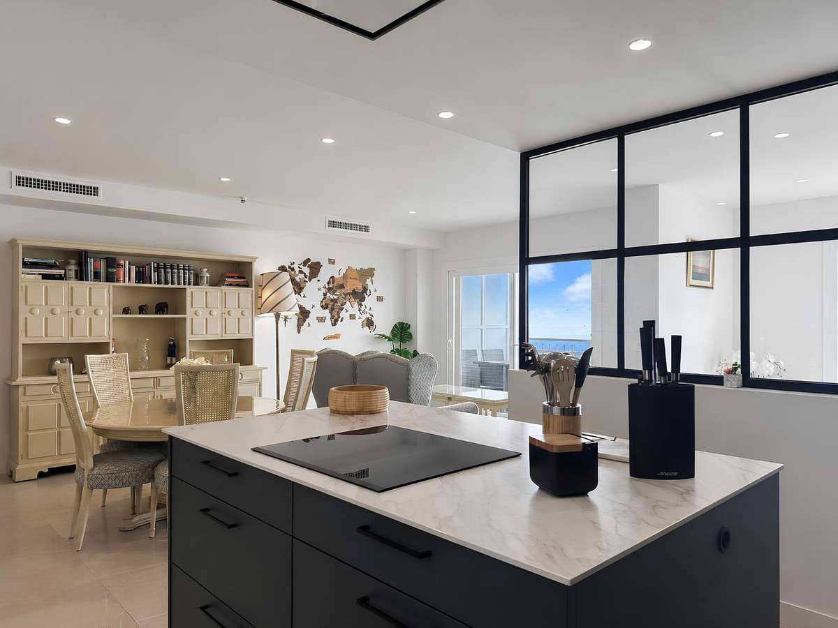 3 Bed Apartment for sale in Fuengirola Costa Del Sol, Málaga, Spain