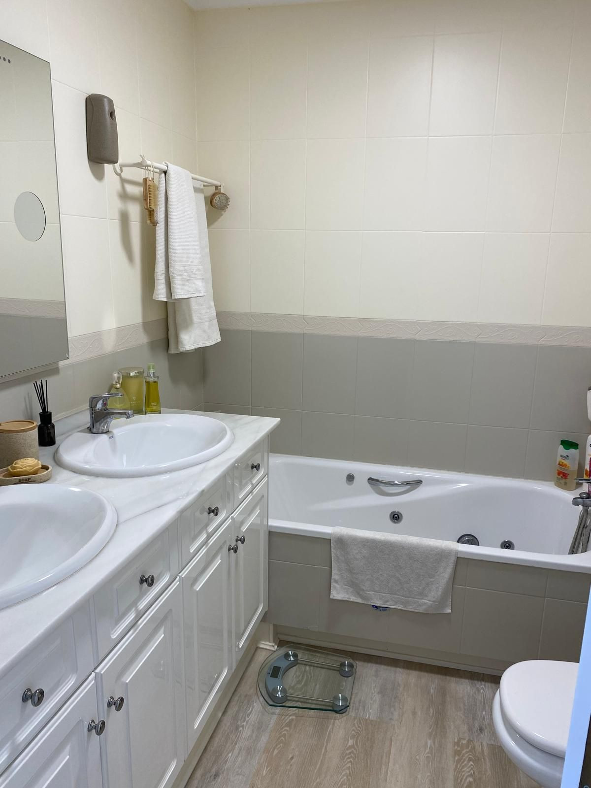 2 Bed Apartment for sale in Estepona Costa Del Sol, Málaga, Spain