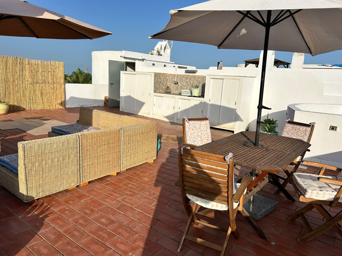 2 Bed Apartment for sale in Estepona Costa Del Sol, Málaga, Spain