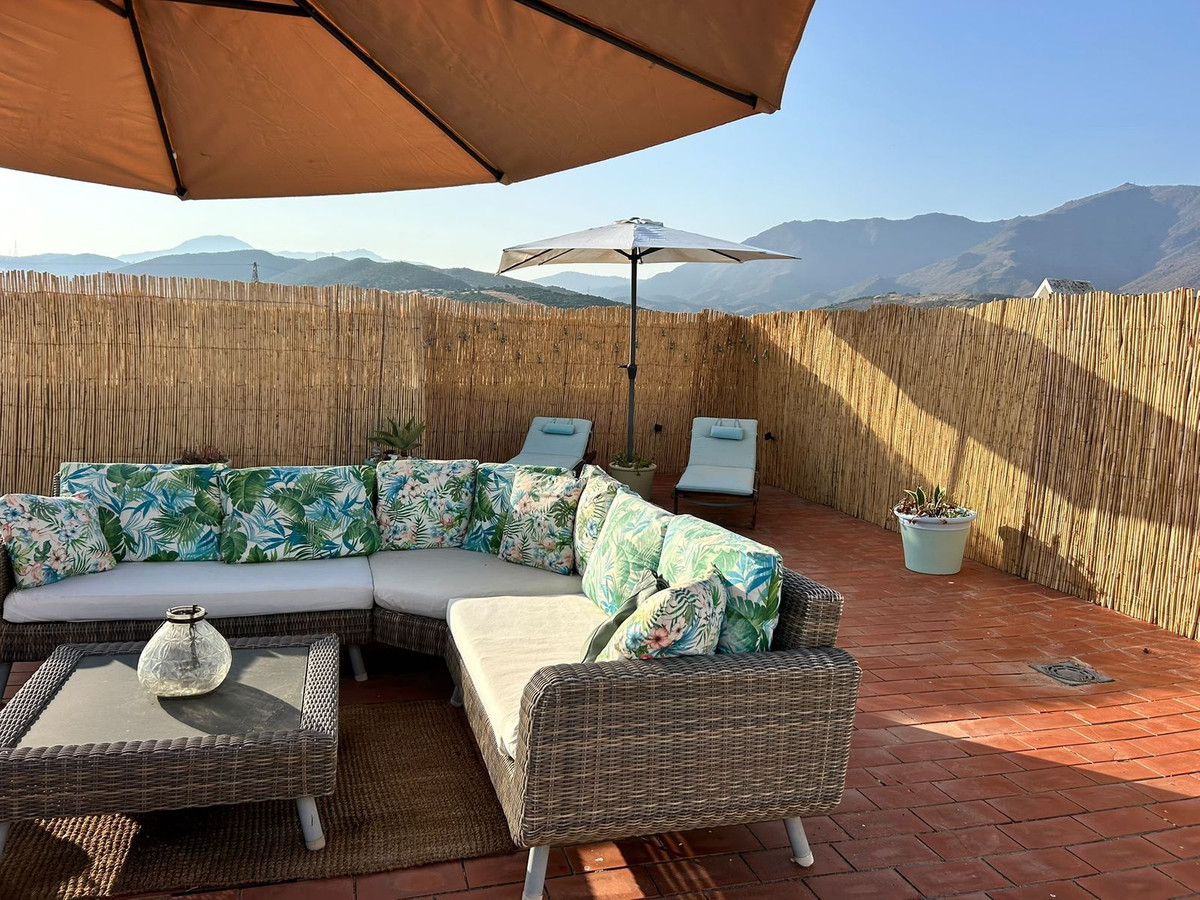 2 Bed Apartment for sale in Estepona Costa Del Sol, Málaga, Spain