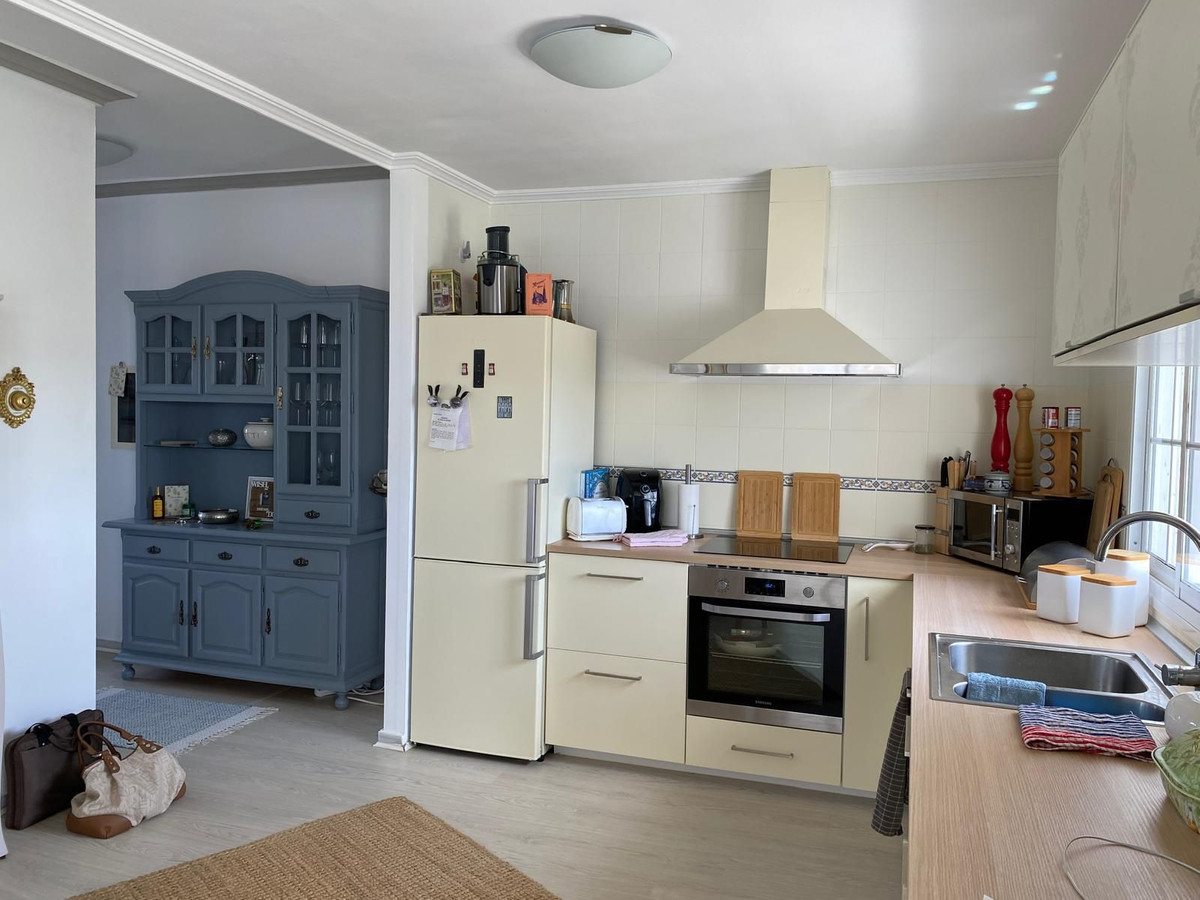 2 Bed Apartment for sale in Estepona Costa Del Sol, Málaga, Spain