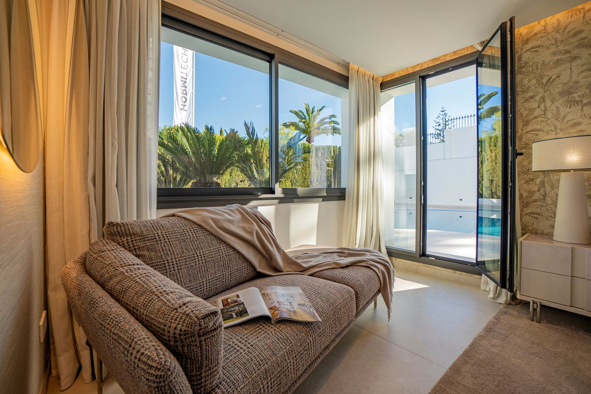 4 Bed Townhouse for sale in Nueva Andalucía Costa Del Sol, Málaga, Spain