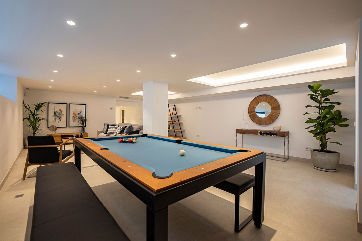 4 Bed Townhouse for sale in Nueva Andalucía Costa Del Sol, Málaga, Spain