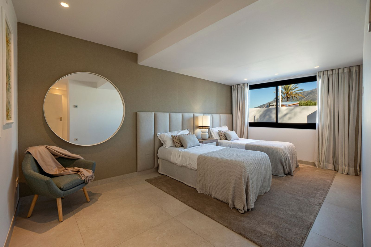 4 Bed Townhouse for sale in Nueva Andalucía Costa Del Sol, Málaga, Spain