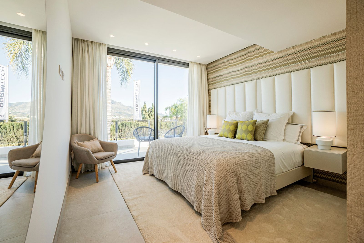 4 Bed Townhouse for sale in Nueva Andalucía Costa Del Sol, Málaga, Spain