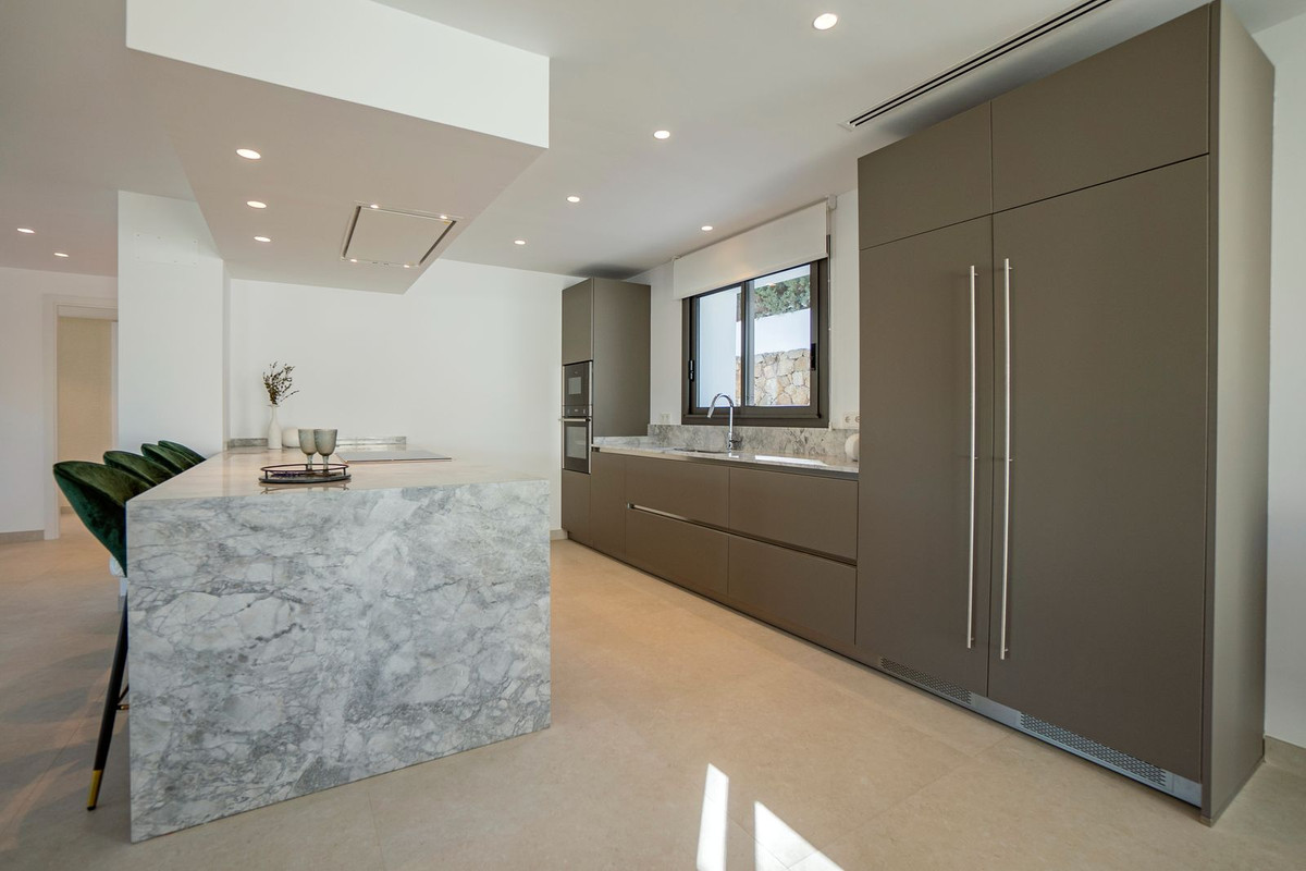 4 Bed Townhouse for sale in Nueva Andalucía Costa Del Sol, Málaga, Spain