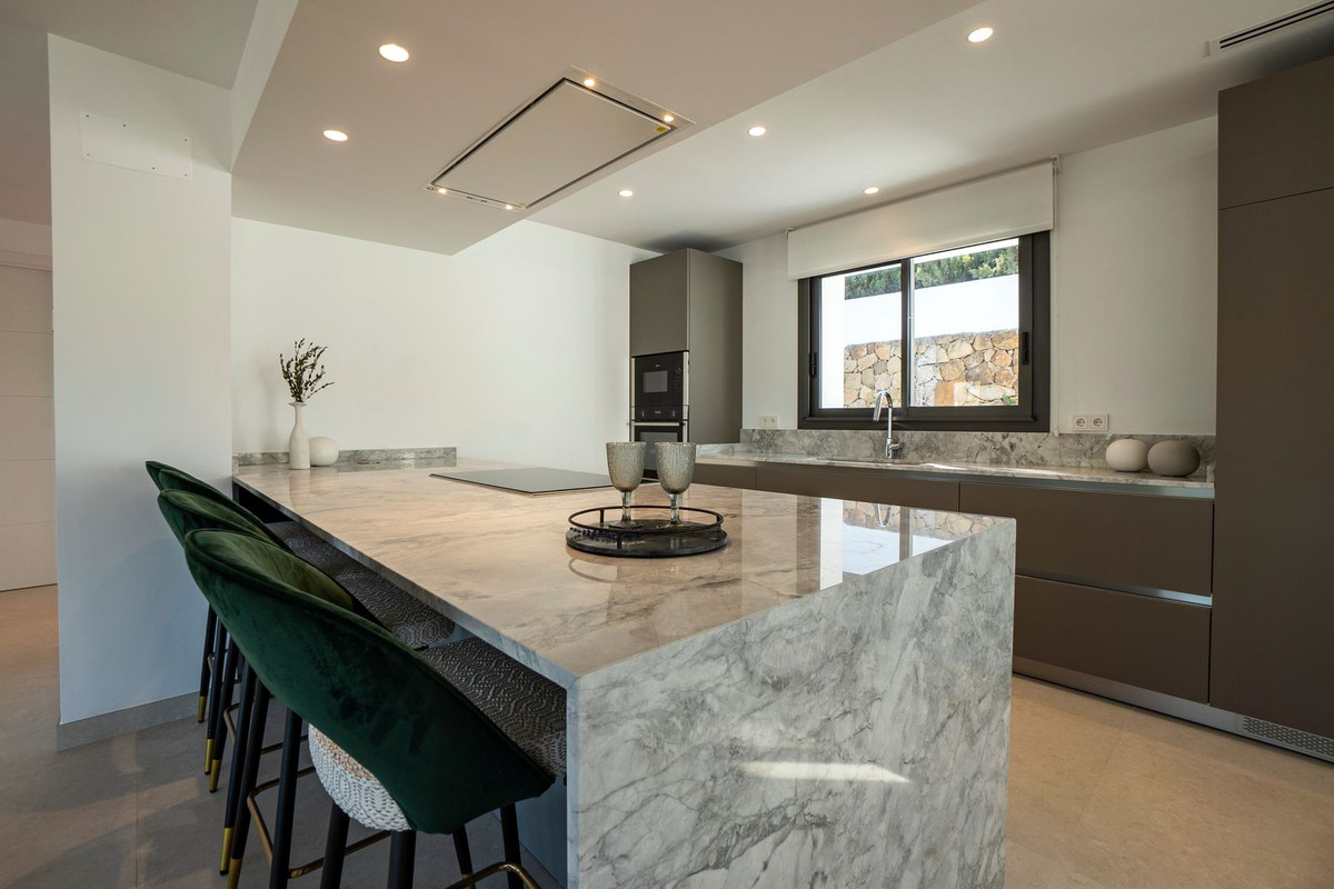 4 Bed Townhouse for sale in Nueva Andalucía Costa Del Sol, Málaga, Spain