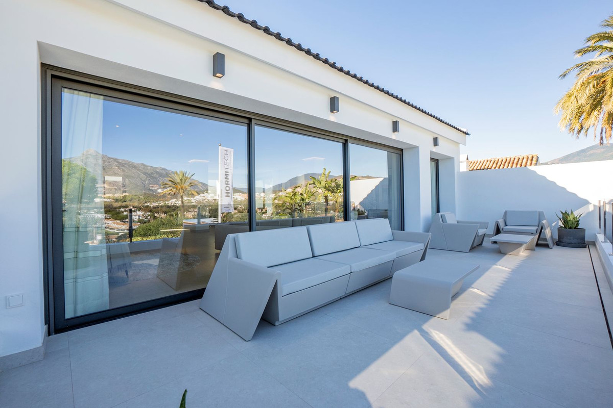 4 Bed Townhouse for sale in Nueva Andalucía Costa Del Sol, Málaga, Spain