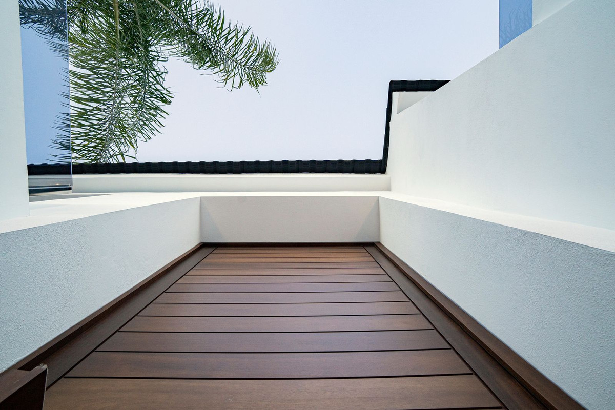 4 Bed Townhouse for sale in Nueva Andalucía Costa Del Sol, Málaga, Spain