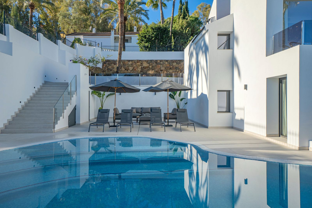 4 Bed Townhouse for sale in Nueva Andalucía Costa Del Sol, Málaga, Spain