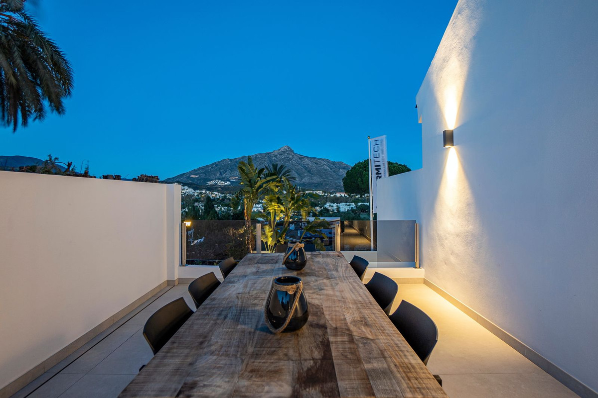 4 Bed Townhouse for sale in Nueva Andalucía Costa Del Sol, Málaga, Spain