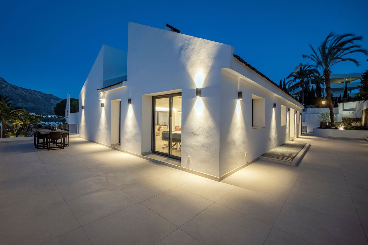 4 Bed Townhouse for sale in Nueva Andalucía Costa Del Sol, Málaga, Spain