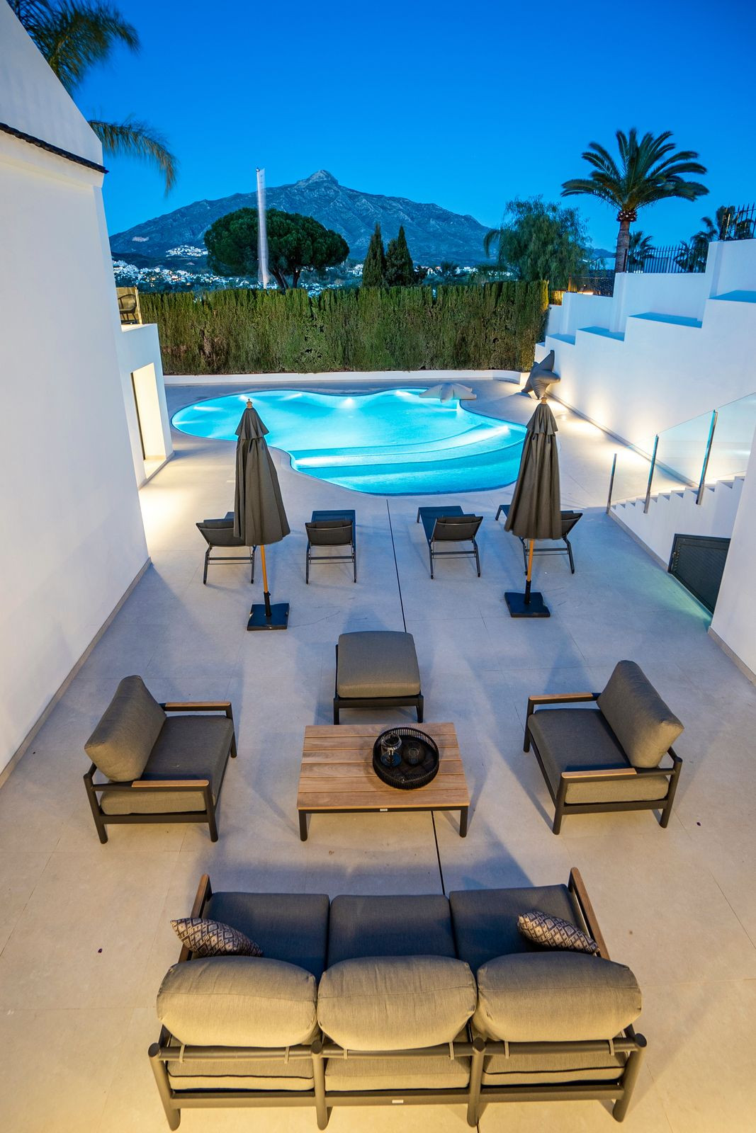 4 Bed Townhouse for sale in Nueva Andalucía Costa Del Sol, Málaga, Spain