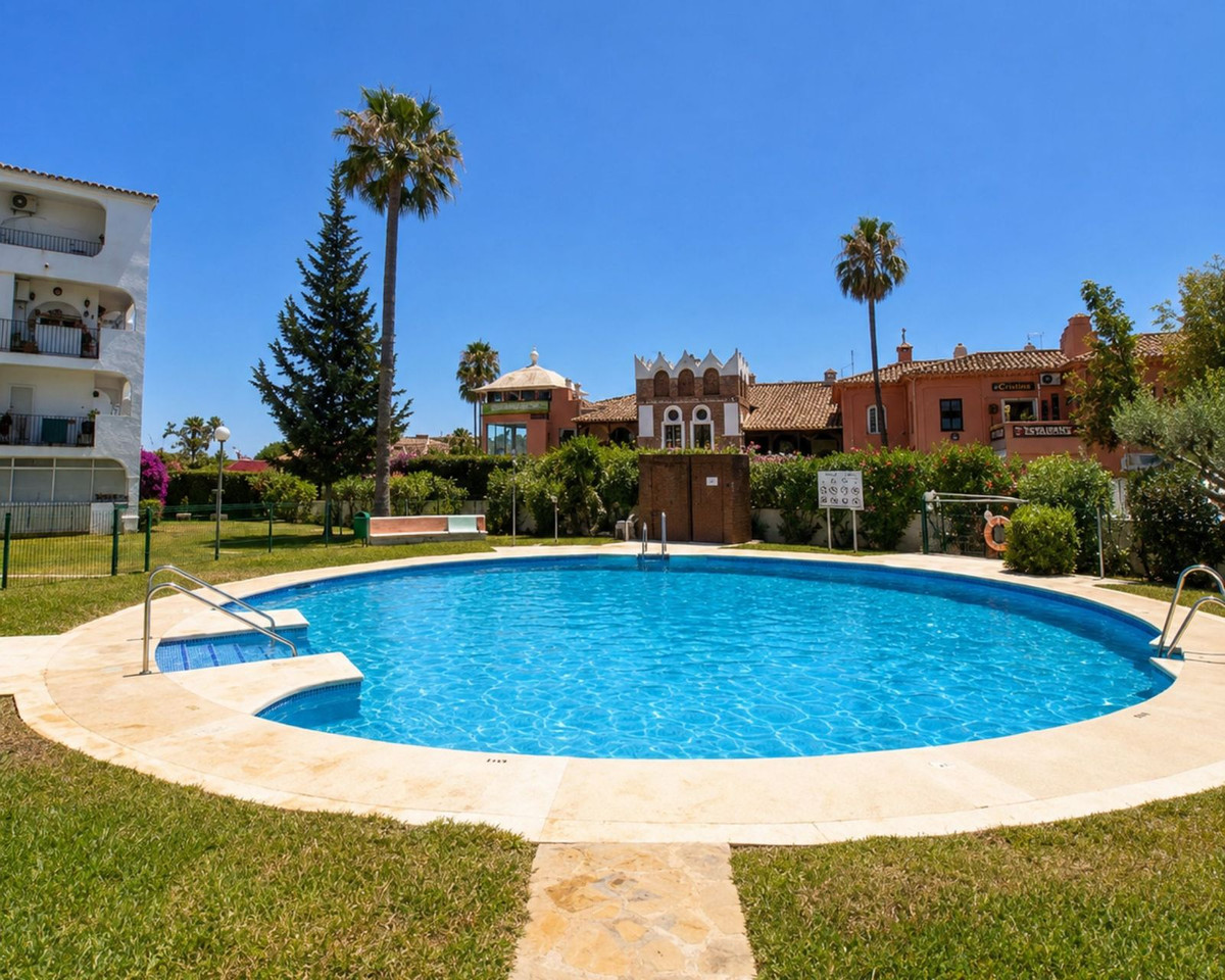 1 Bed Apartment for sale in Calahonda Costa Del Sol, Málaga, Spain