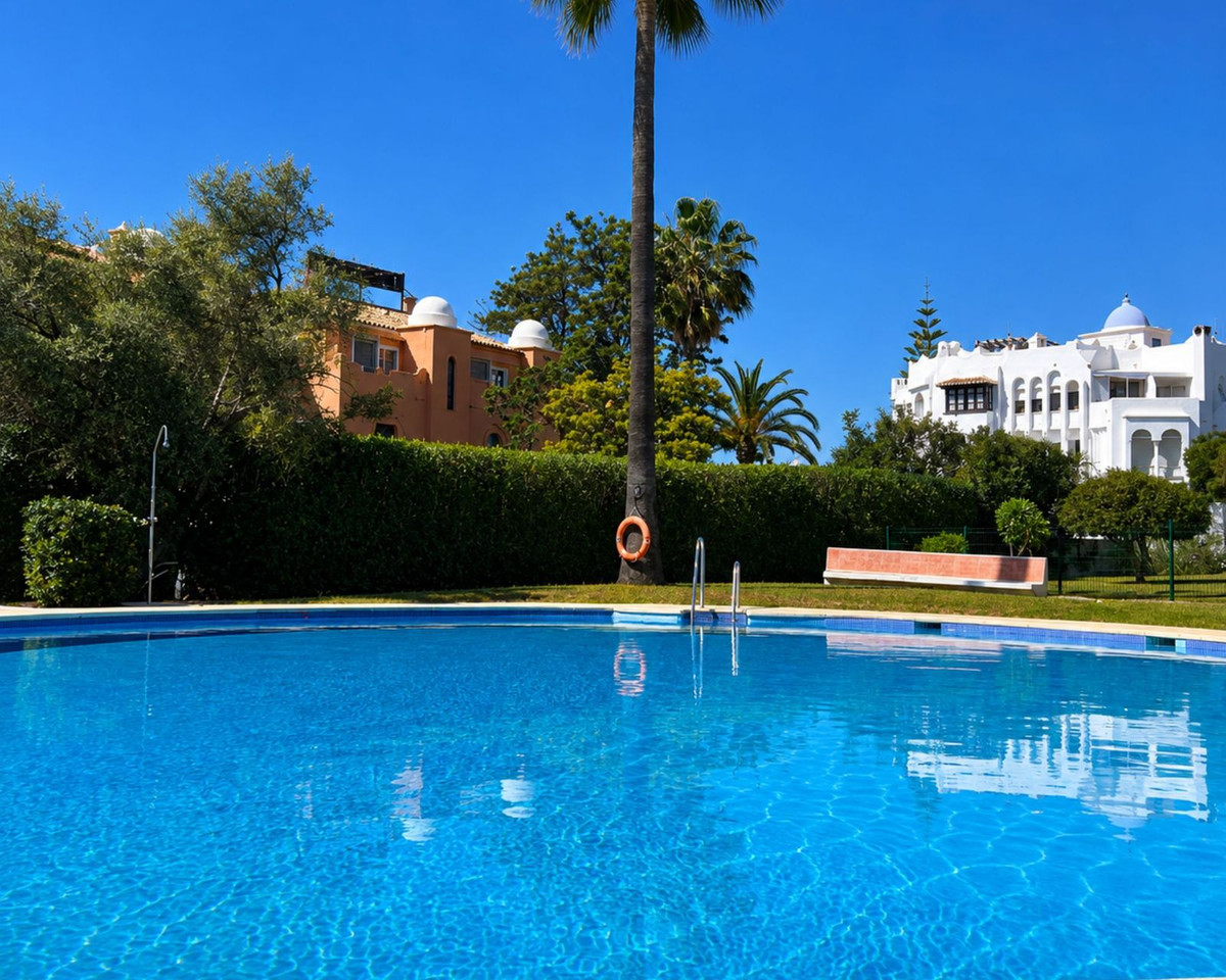 1 Bed Apartment for sale in Calahonda Costa Del Sol, Málaga, Spain