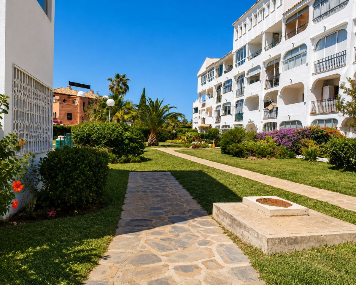 1 Bed Apartment for sale in Calahonda Costa Del Sol, Málaga, Spain