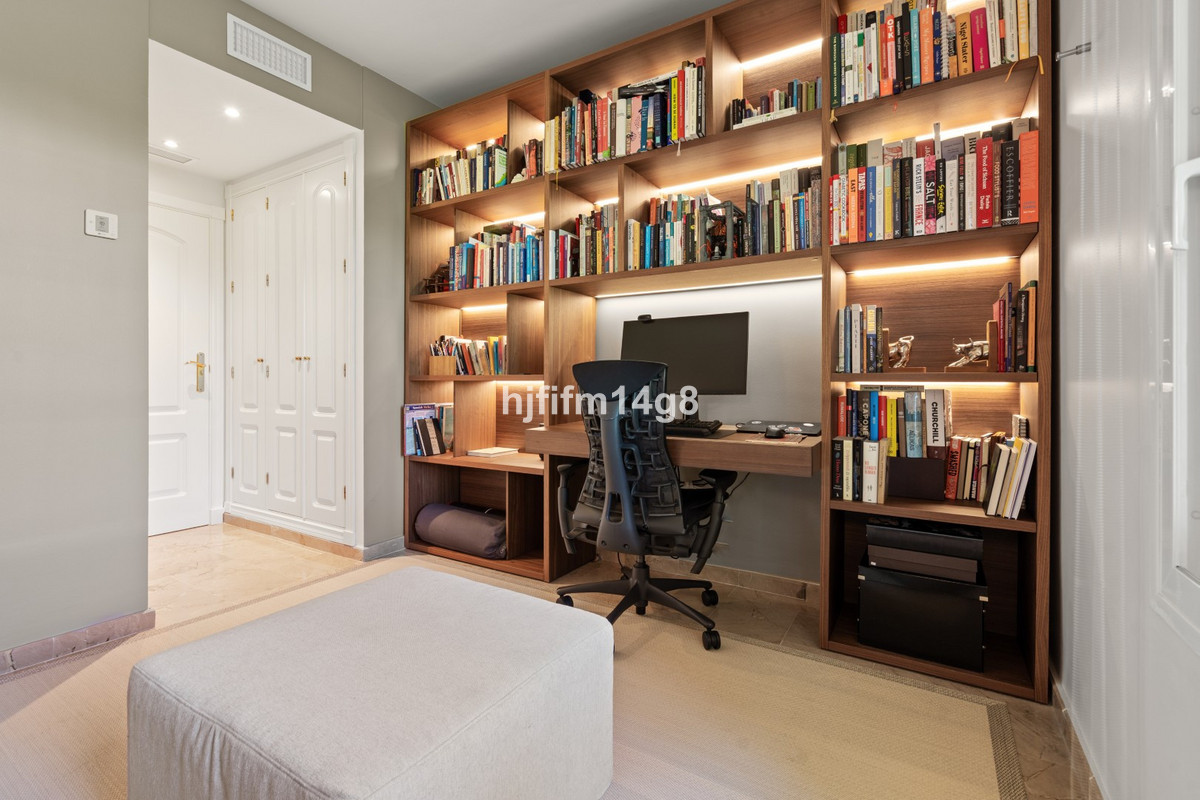 2 Bed Apartment for sale in Nueva Andalucía Costa Del Sol, Málaga, Spain
