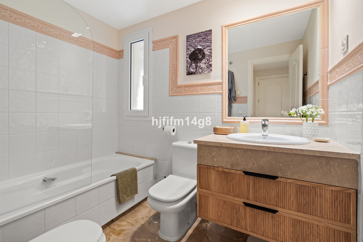 2 Bed Apartment for sale in Nueva Andalucía Costa Del Sol, Málaga, Spain