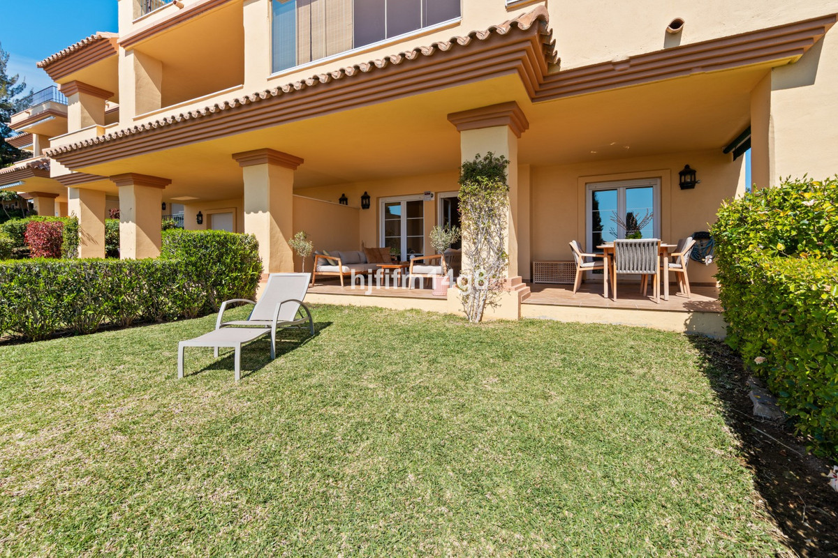 2 Bed Apartment for sale in Nueva Andalucía Costa Del Sol, Málaga, Spain