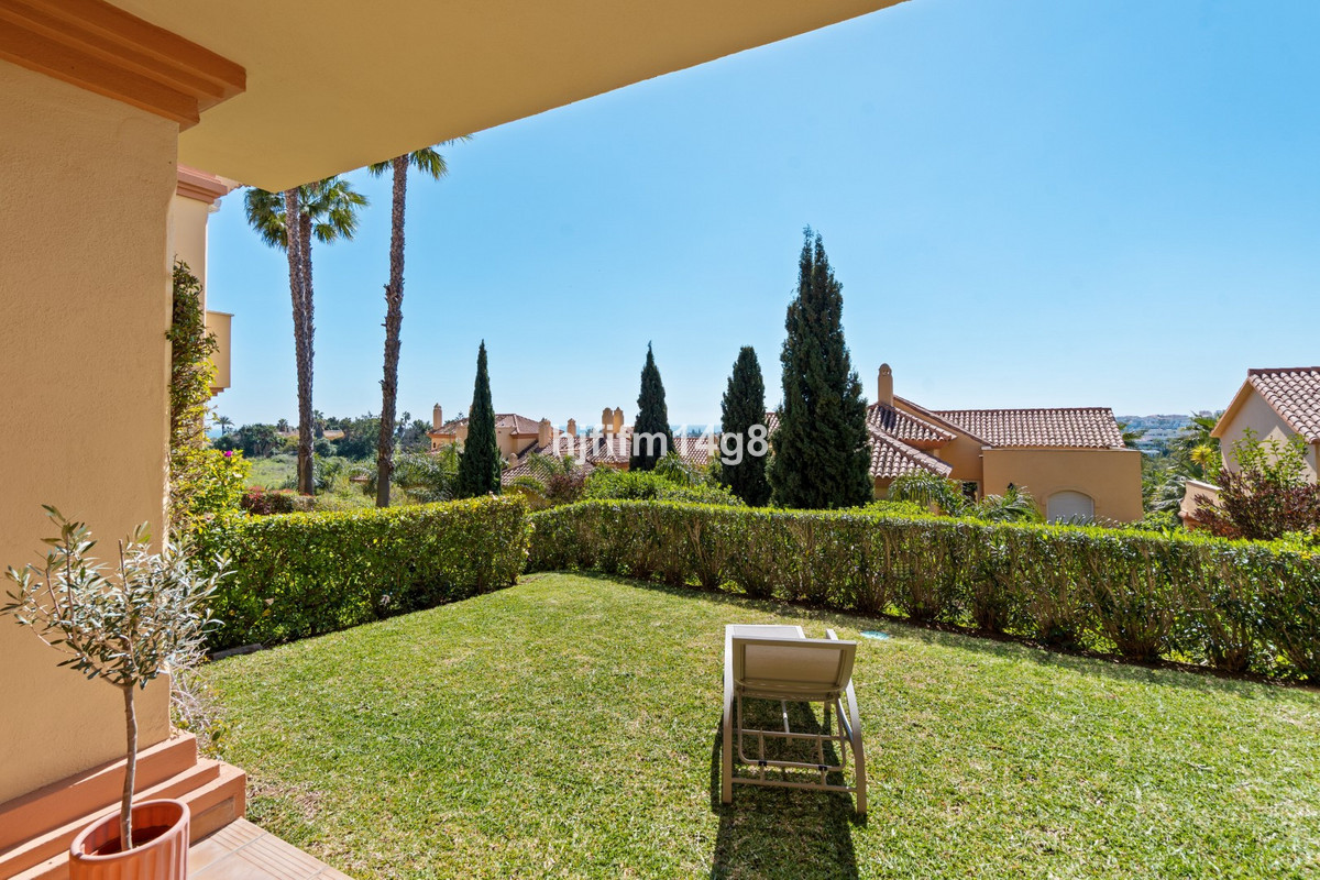 2 Bed Apartment for sale in Nueva Andalucía Costa Del Sol, Málaga, Spain