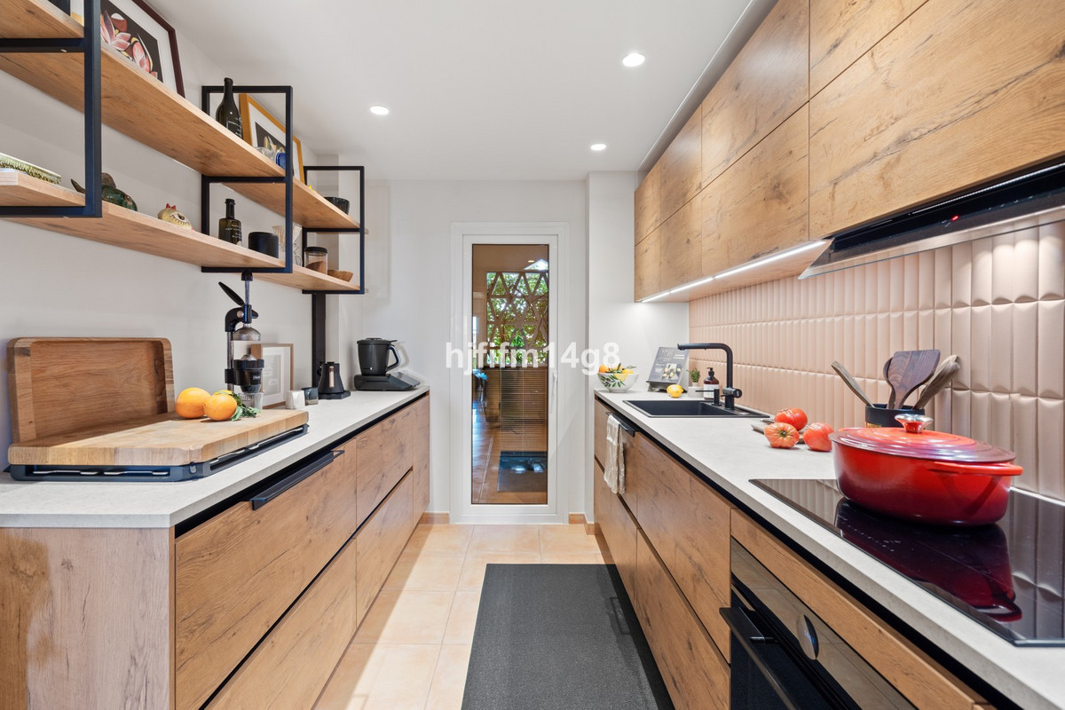2 Bed Apartment for sale in Nueva Andalucía Costa Del Sol, Málaga, Spain