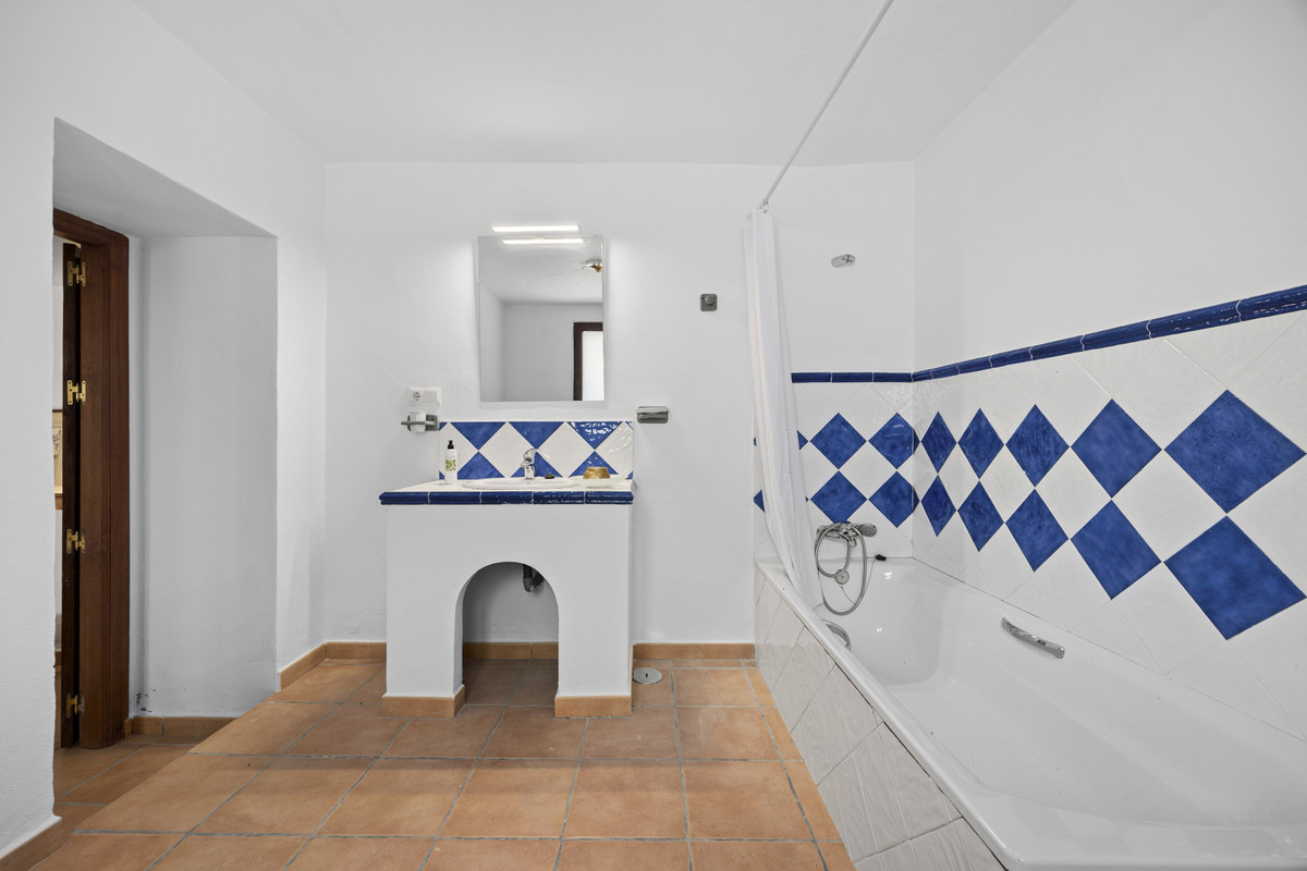 9 Bed Townhouse for sale in Gaucín Costa Del Sol, Málaga, Spain