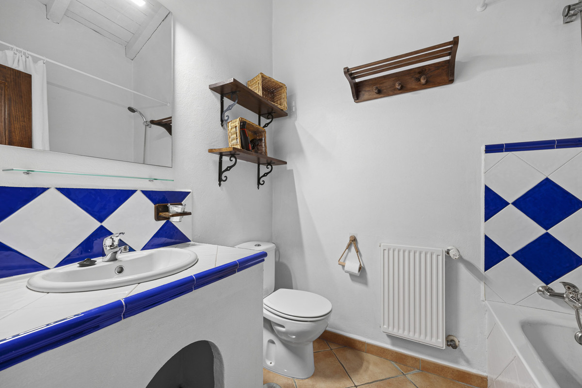 9 Bed Townhouse for sale in Gaucín Costa Del Sol, Málaga, Spain