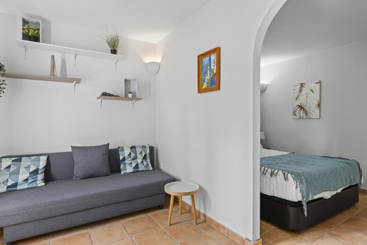 9 Bed Townhouse for sale in Gaucín Costa Del Sol, Málaga, Spain