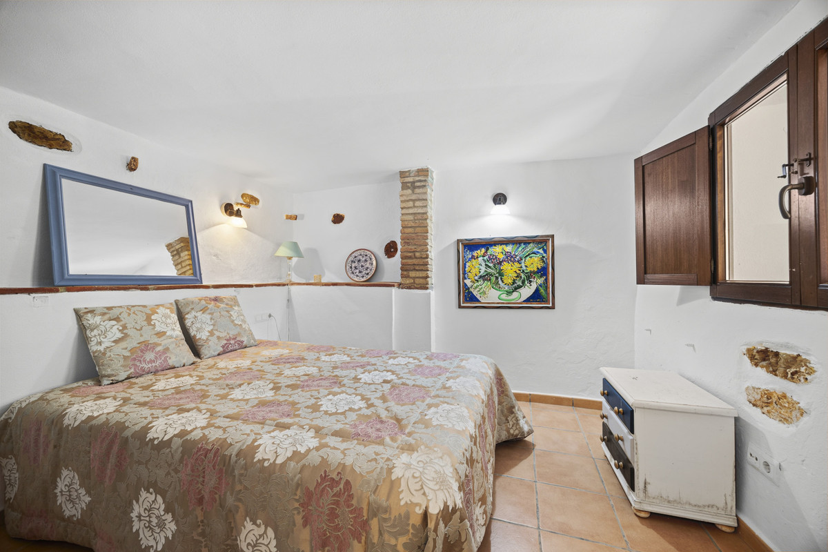 9 Bed Townhouse for sale in Gaucín Costa Del Sol, Málaga, Spain