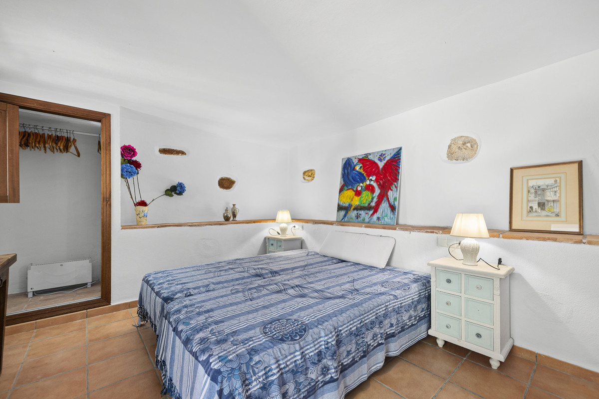 9 Bed Townhouse for sale in Gaucín Costa Del Sol, Málaga, Spain