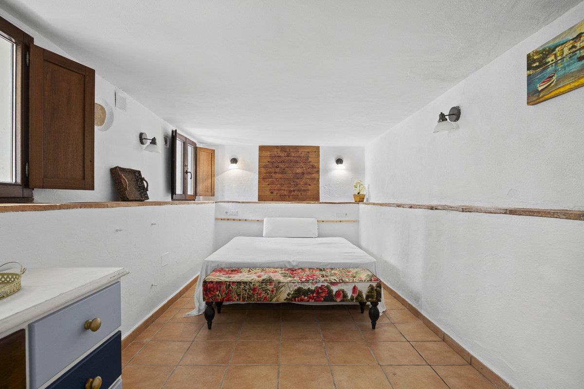 9 Bed Townhouse for sale in Gaucín Costa Del Sol, Málaga, Spain