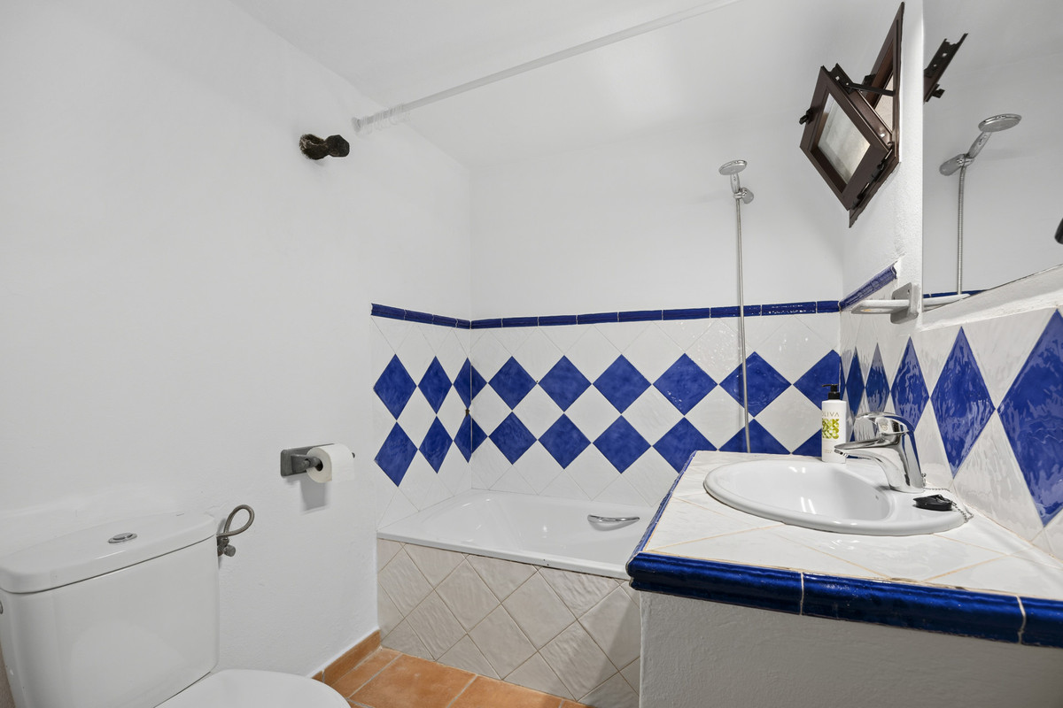 9 Bed Townhouse for sale in Gaucín Costa Del Sol, Málaga, Spain