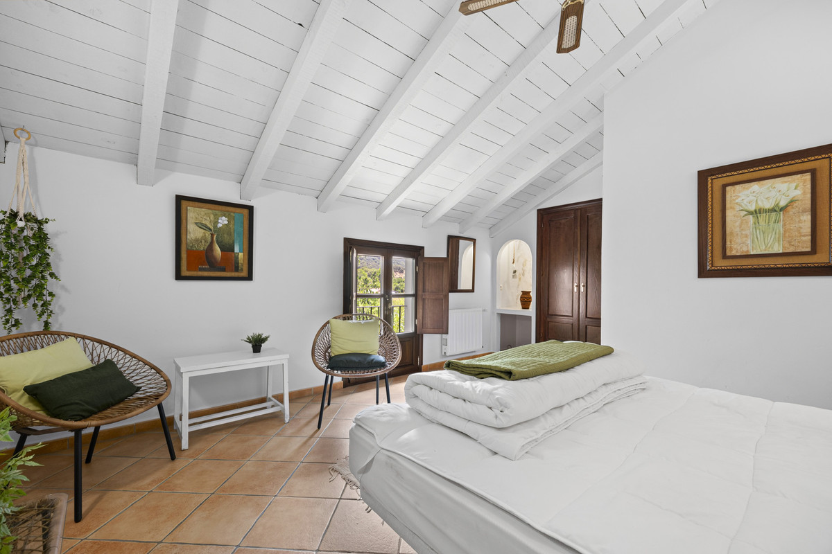 9 Bed Townhouse for sale in Gaucín Costa Del Sol, Málaga, Spain