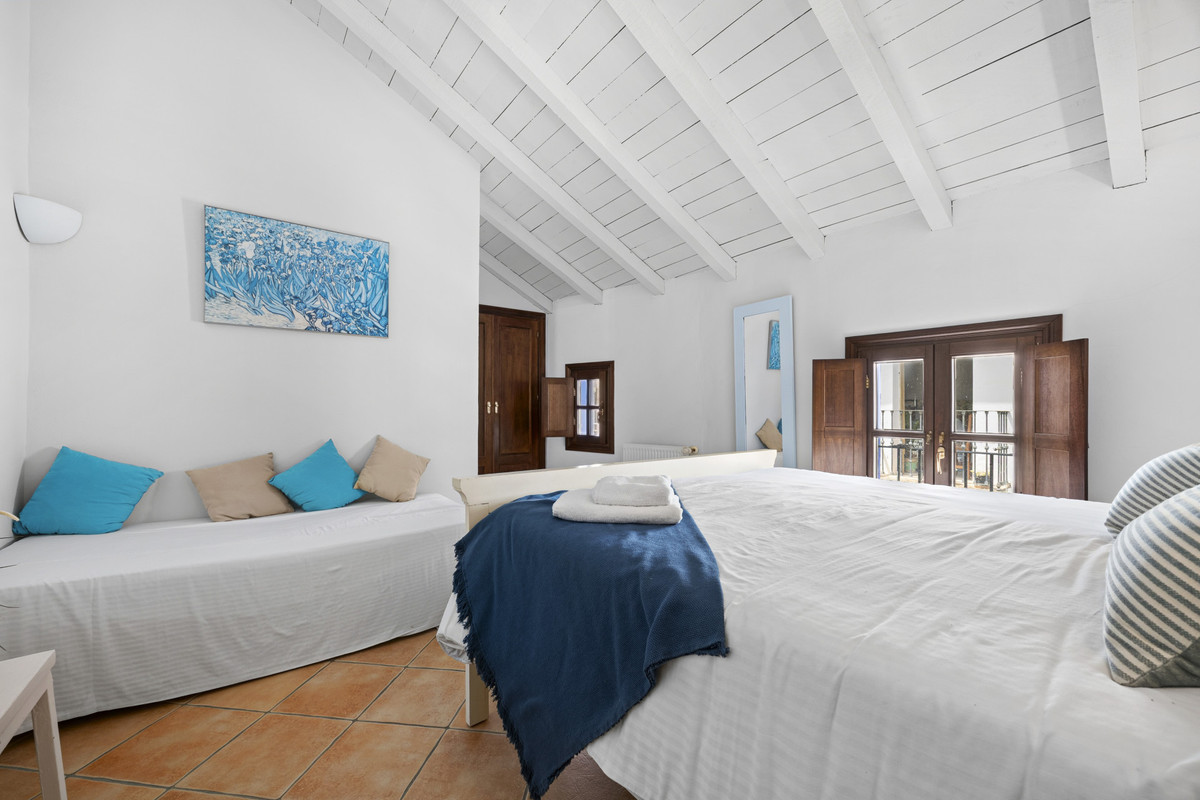 9 Bed Townhouse for sale in Gaucín Costa Del Sol, Málaga, Spain