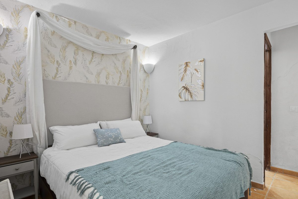 9 Bed Townhouse for sale in Gaucín Costa Del Sol, Málaga, Spain